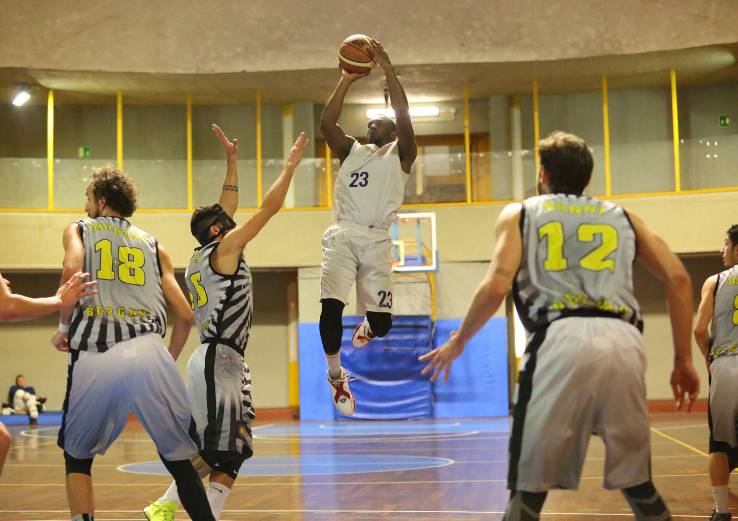 10momo_toure_fiorentina_bergamo_basket2015